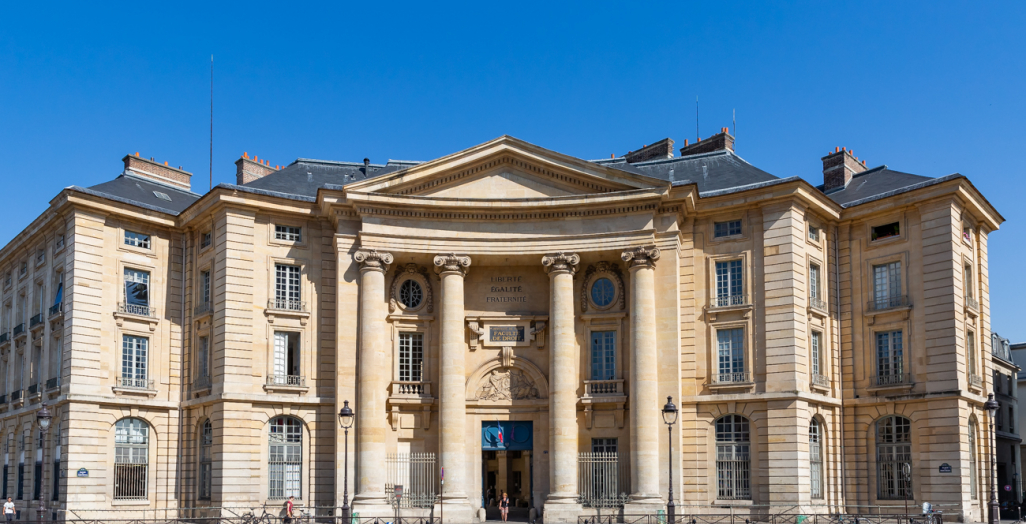 Photo de la facade du centre Panthéon de l'université