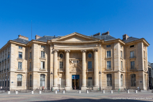 Photo de la facade du centre Panthéon de l'université